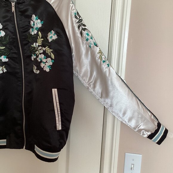 Vero Moda Women's Embroidered Bomber Jacket Size L Satin Feel Floral Lined - Picture 5 of 12